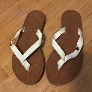 NWOT Pelagic flip flops